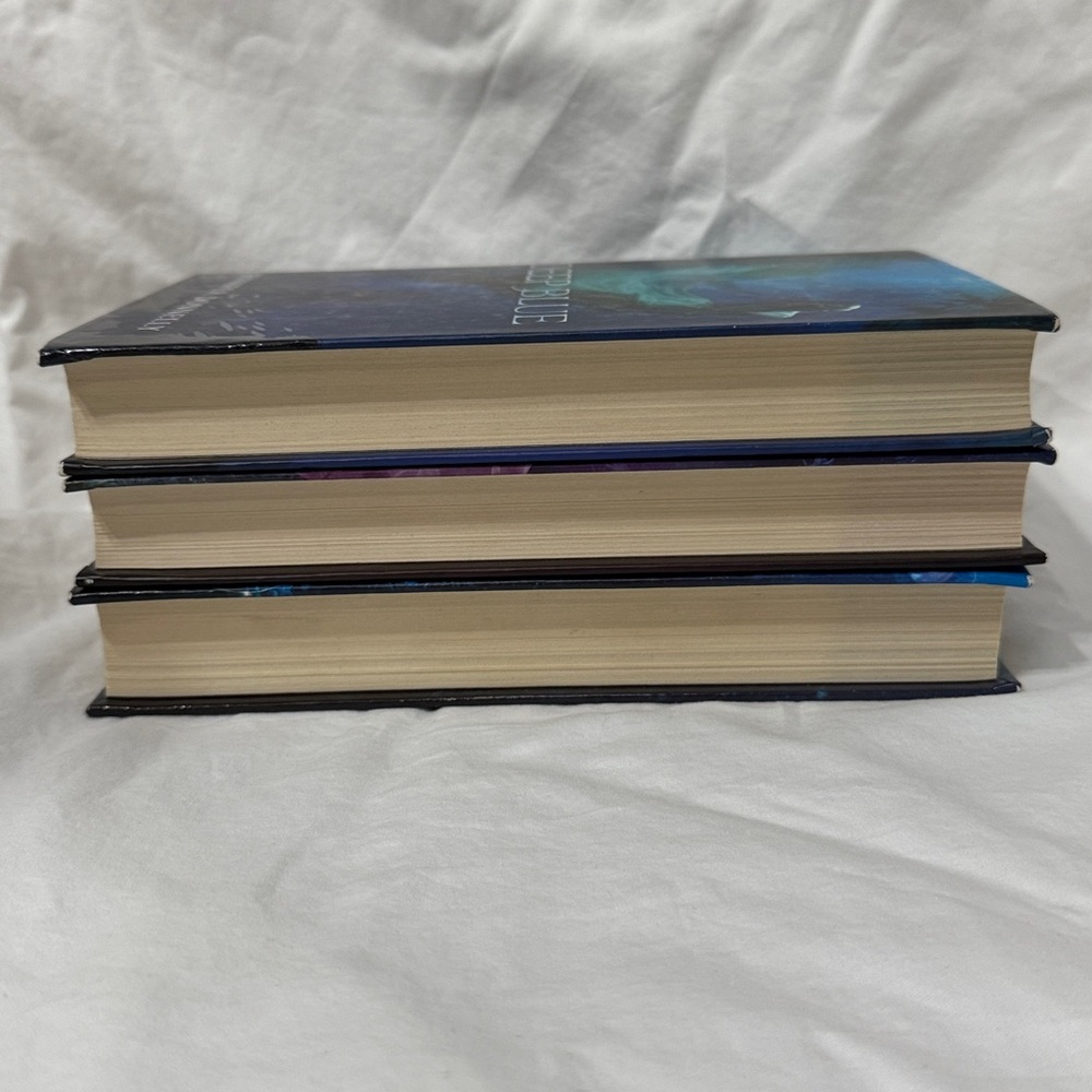 Waterfire Saga: Books 1-3 (Deep Blue, Rogue Wave, Dark Tide)- Jennifer Donnelly - Picture 6 of 13